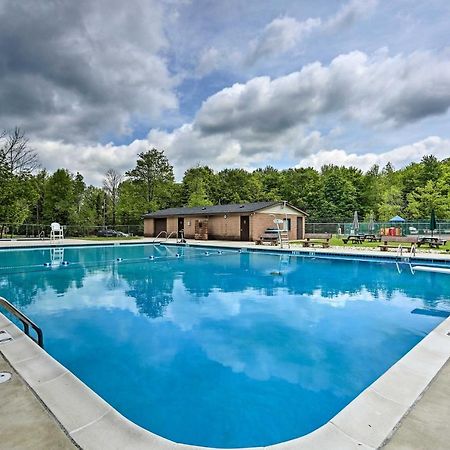 Cozy Arrowhead Lake Home With Sunroom And Pool Access! Pocono Lake Екстериор снимка