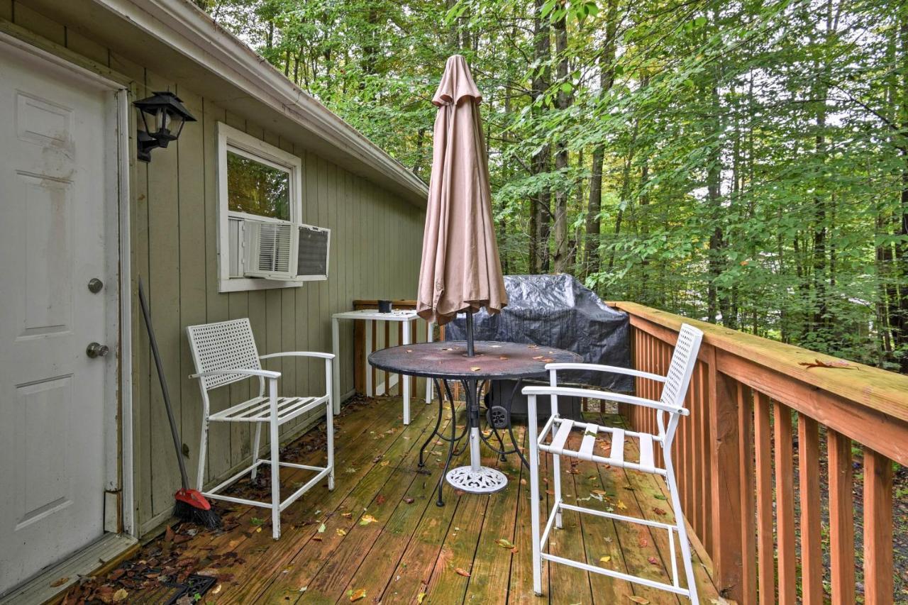 Cozy Arrowhead Lake Home With Sunroom And Pool Access! Pocono Lake Екстериор снимка