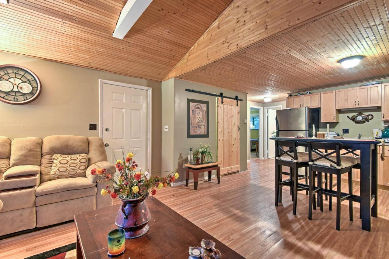 Cozy Arrowhead Lake Home With Sunroom And Pool Access! Pocono Lake Екстериор снимка