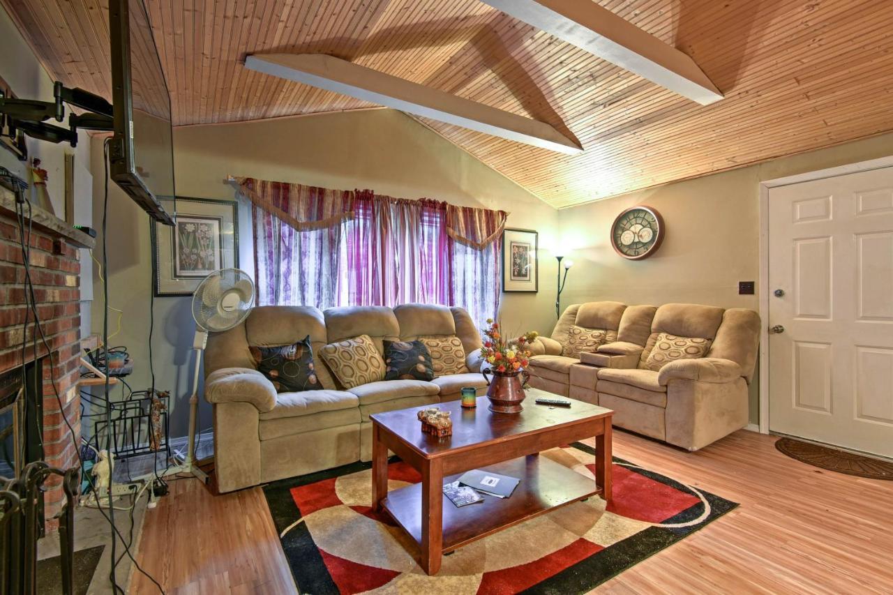 Cozy Arrowhead Lake Home With Sunroom And Pool Access! Pocono Lake Екстериор снимка