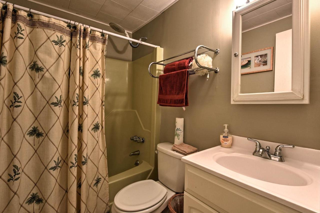 Cozy Arrowhead Lake Home With Sunroom And Pool Access! Pocono Lake Екстериор снимка